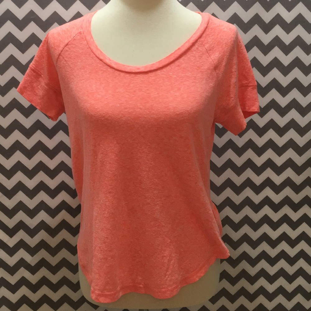 GAP tee size small orange or peach color